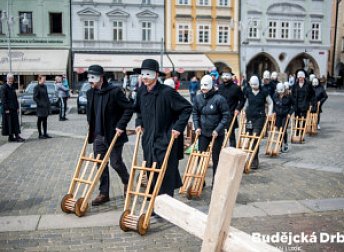 Velikonoční hrkání a festival Na zemi